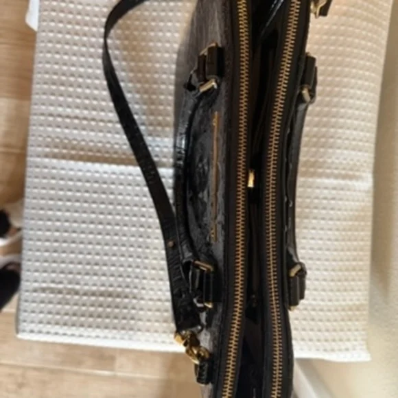 Elegant Black Brahmin Crocodile-Embossed Handbag - Picture 7 of 7